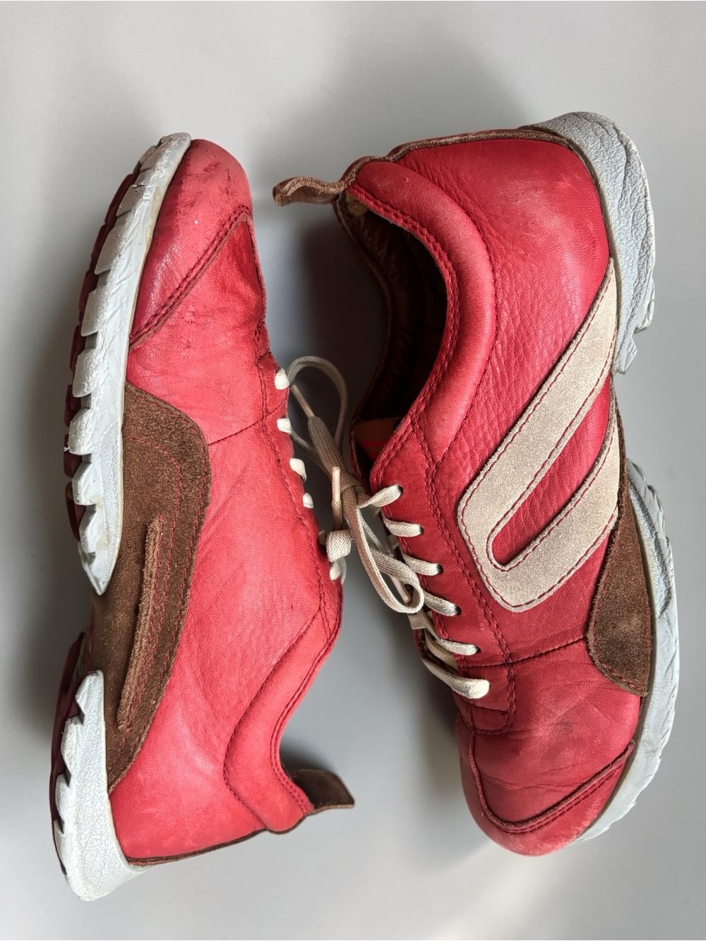 Vintage CAT Caterpillar Muted Red Leather Low-Profile Sneakers Women’s 8.5